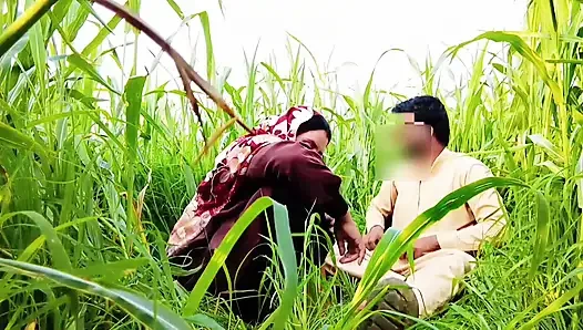 Mamma indiana e figliastro kheton mein choda bahut maja aaya
