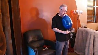 109) lange pik ballon kinky aftrekken door papa Balloonbanger