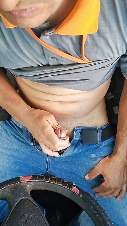 Ngocok kontol enak banget aku suka santai kayak gini