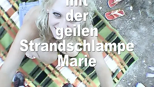 Глотающий сперму, дятел делает минет член