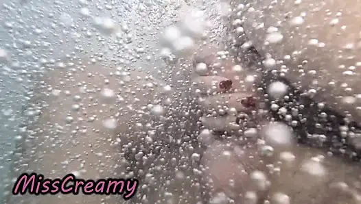 Halka açık havuzda üvey kız kardeş yarak teşhiri riskli mastürbasyon kalabalık boşalmayı izliyor 4k