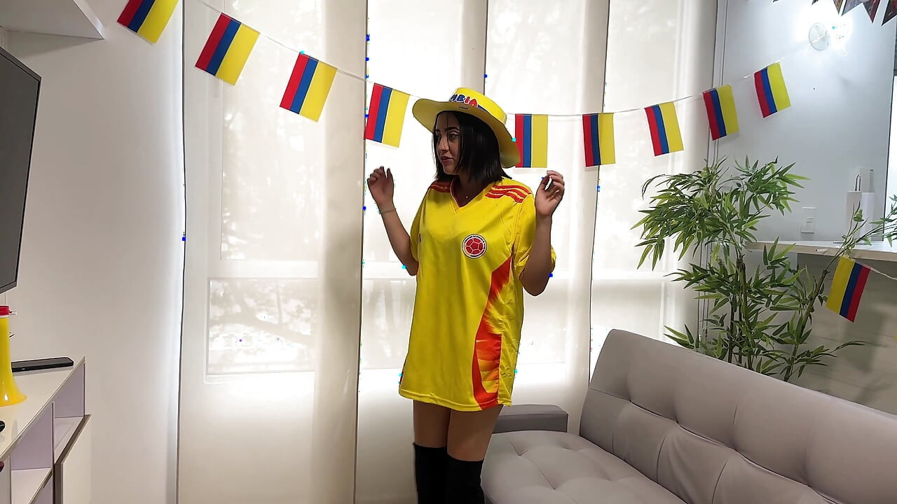 Min Latina bestevenninne venter på meg uten undertøy og satser på den våte fitta hennes hvis laget hennes vinner. Verdensmesterskapet 2026 spesielt!