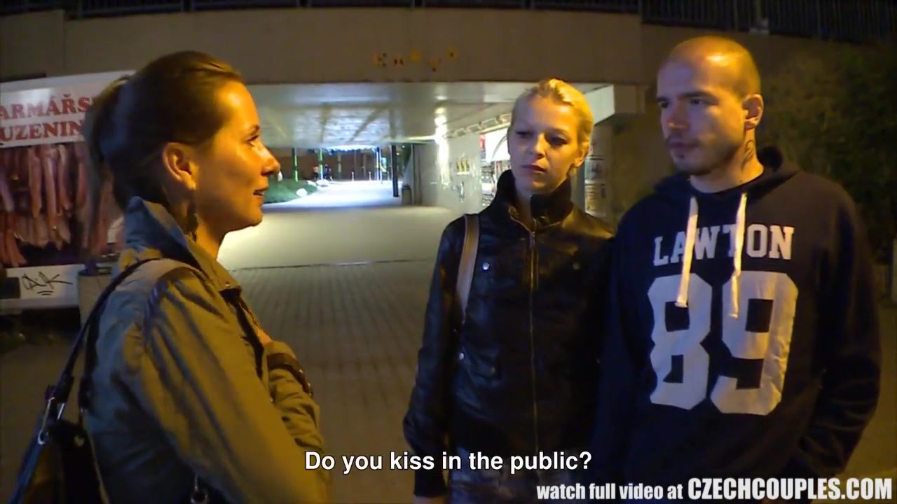 Gf交換のためにお金を稼ぐ美しいチェコ人ペア