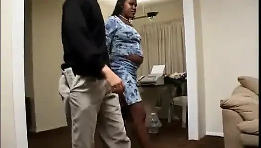 Adam hamile zenci piliç amını yaladıktan sonra misyoner tarzı sikişiyor