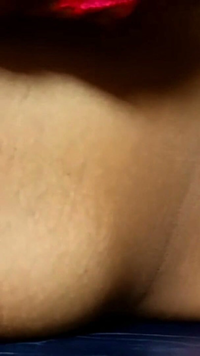 Ammu se exhibe provocativamente con sus tetas y pezones 143 | Clip 1