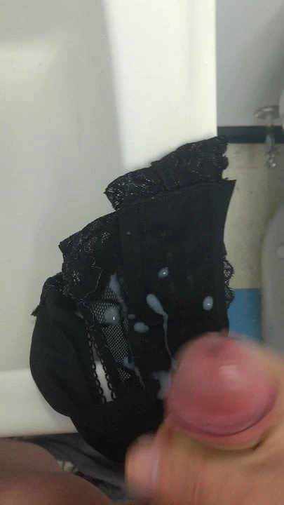 Cumming in girlfriend's panties 2