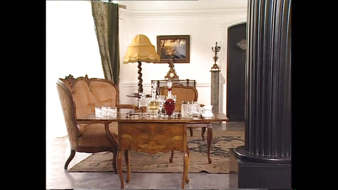 Klasik orta yaşlı seksi kadın porno filmleri penetrasyon görmeden sikiliyor