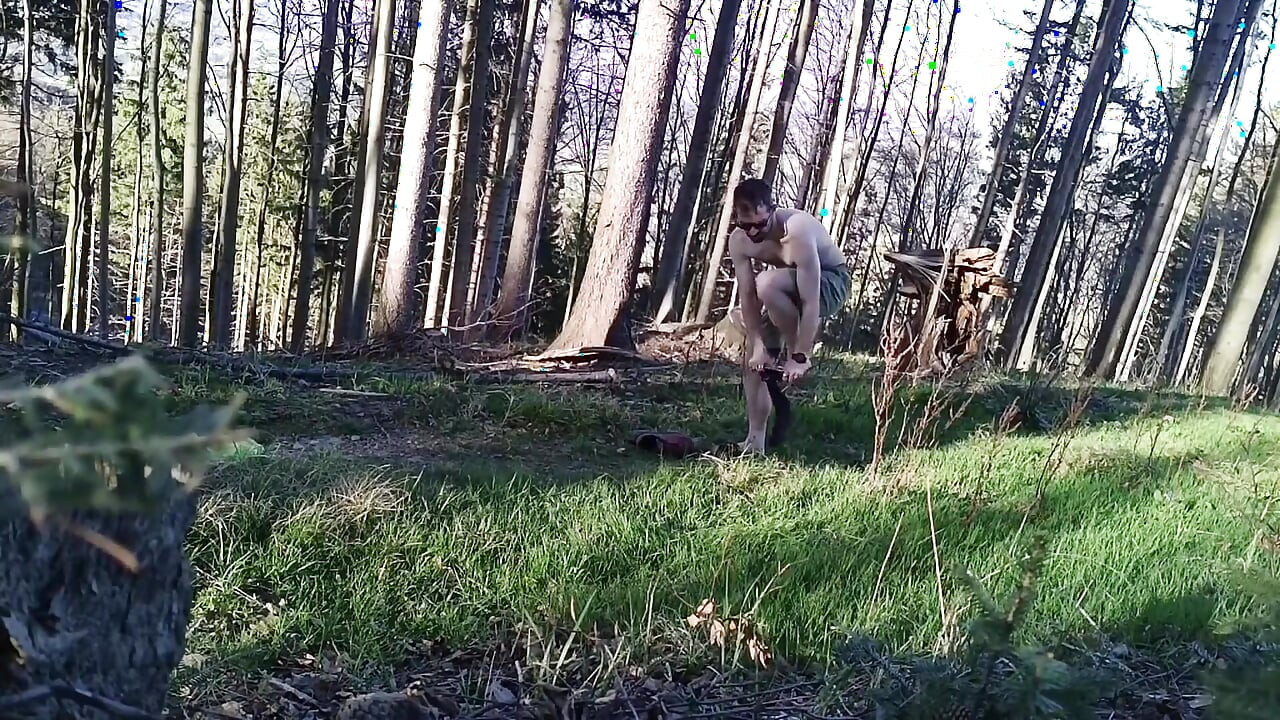 Naken i skogen