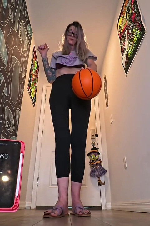 6'7 Zeița Înaltă de baschet one-handed hold Challenge cât timp pot aceste mâini uriașe domina?