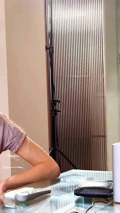 Schöne blonde MILF mit dicken titten im doggystyle mit sperma-arsch gefickt