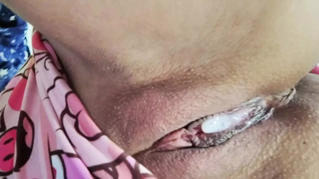 Мою жену трахнул мой лучший друг в ее любимой пижаме, а затем была моя очередь кримпай