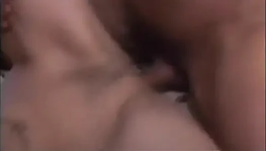 İki ateşli hatun ve iki büyük memeli adam grup seks yapıyor
