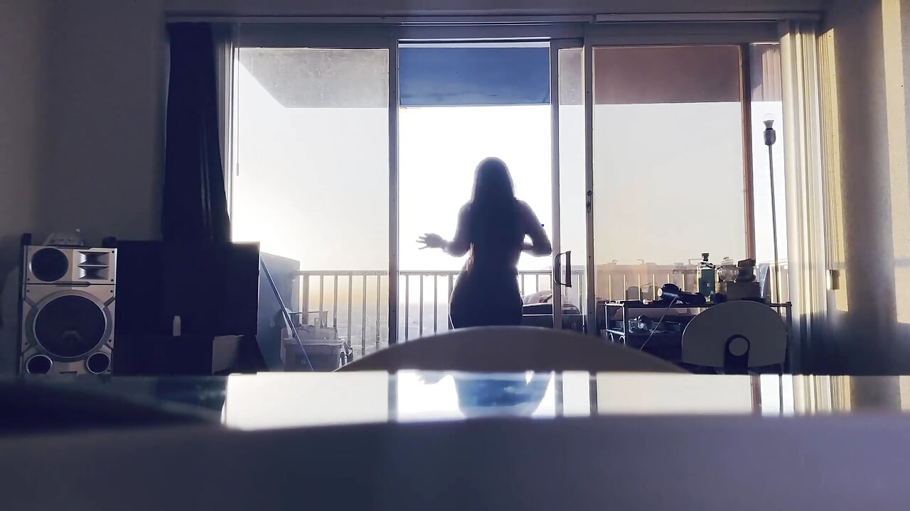 Una Barbiie Mexicana Cantando Una Canción De Amor