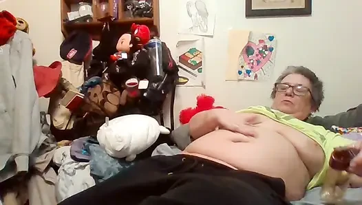 Öl, dicke möpse zeigen muschi mit fingern