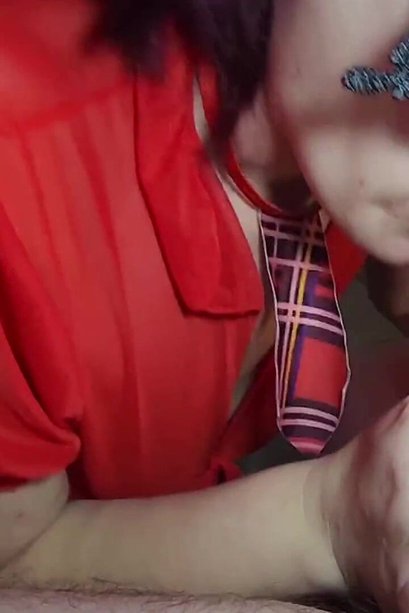 Awek sekolah memberikan blowjob cergas dengan telan