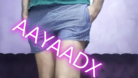 Aayaadx - yalnız, teşhir ve tamamen itaatkar