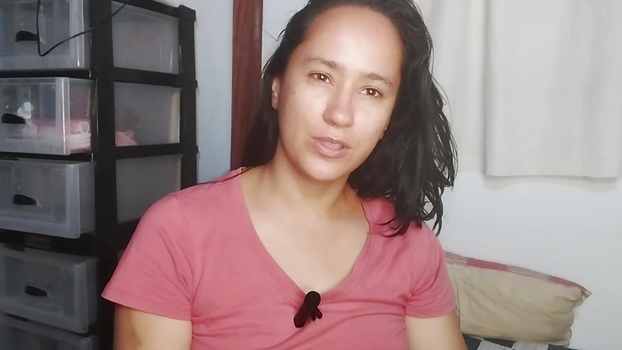 Your stepmother talks to you to pull your milk JOI in Spanish