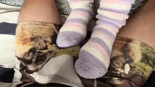 Kaus Kaki Panjang Fuzzy & Sarung Tangan Fuzzy Hitam, Sesi Lembut