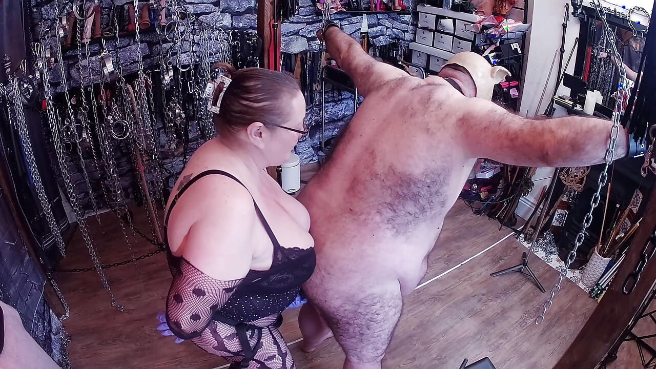 Del 4: - Satanas piggy är tillbaka i stan för lite lekdags med Domina Satana!