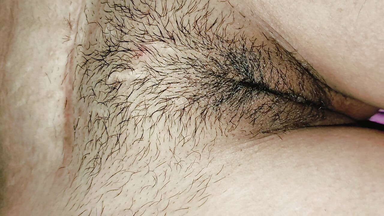 Mera mote mote boobs aur gili chut ka pani pe lo friends