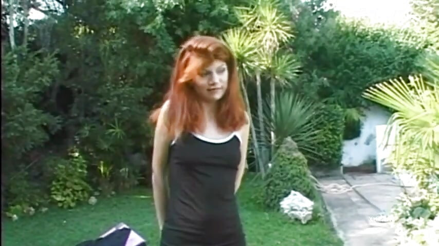 Brunetka i ruda gangbang w międzyrasowej orgii