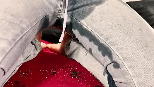 Memek pacarku ketahuan ngentot kontolku di ranjang sampai kencing