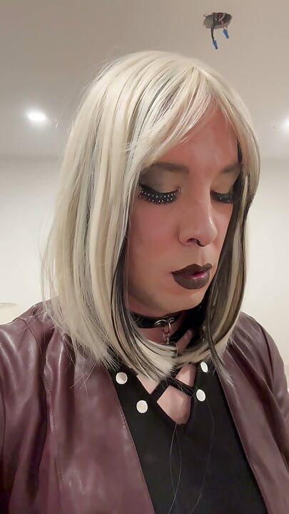 Blonde femboy with black undertone smoke jerk off
