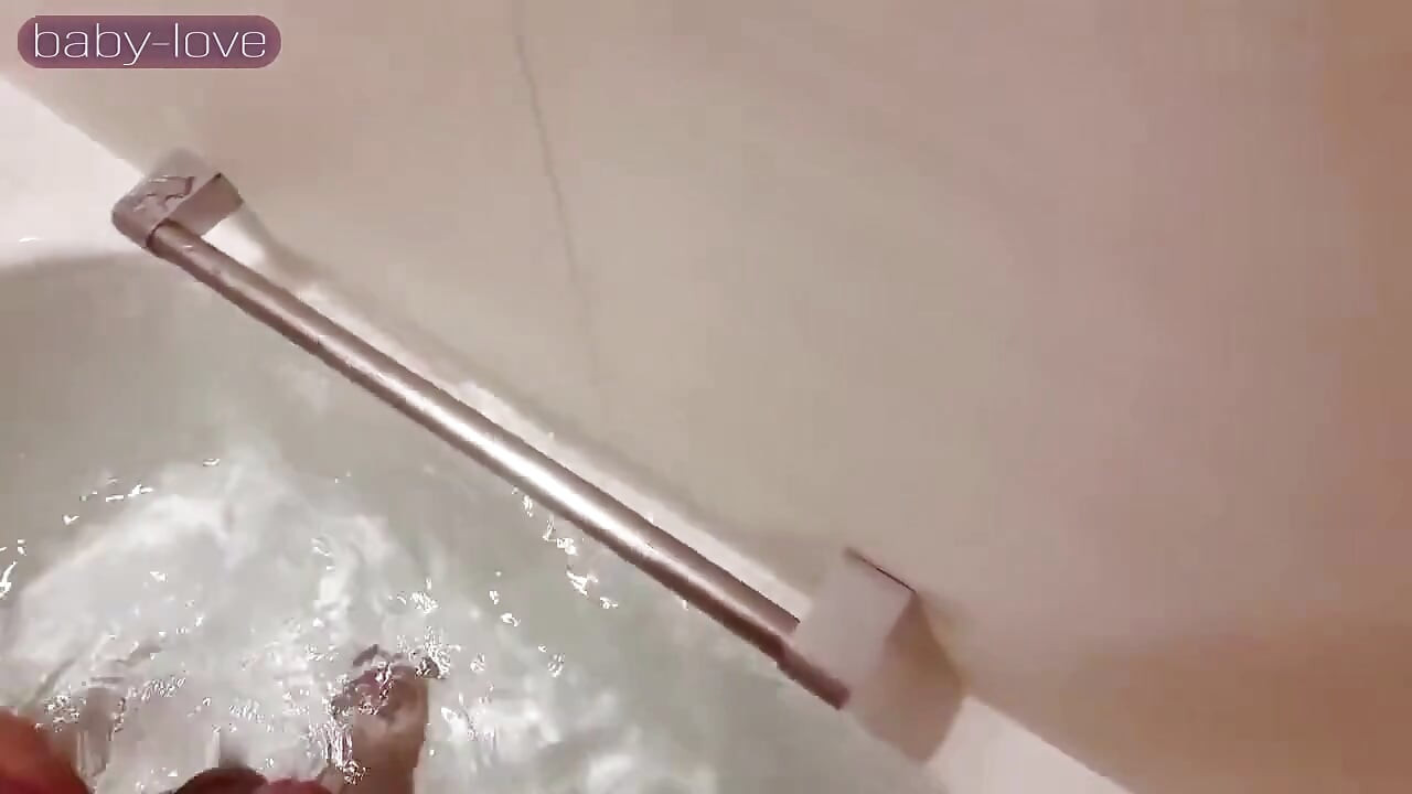 女優レベルのビューティーマッサージプロが、大胆なセッションで経験を披露し、激しい中出しの瞬間で締めくくる