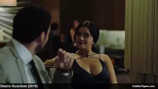 Paulina Gaitan en topless y escenas de películas eróticas