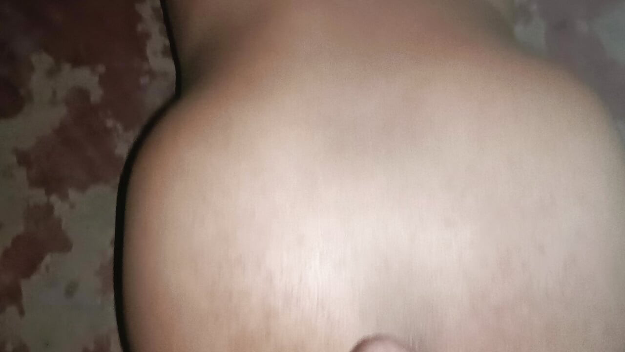 Umetnuo sam cijeli penis u sočnu vaginu svoje žene.