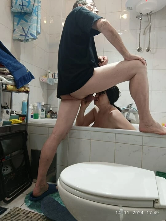 Josephine's action in bathroom (1)