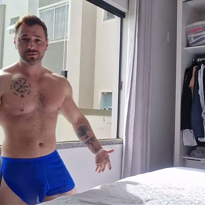 Muscular and Cocky Male Invites You to Jerk off to Cum