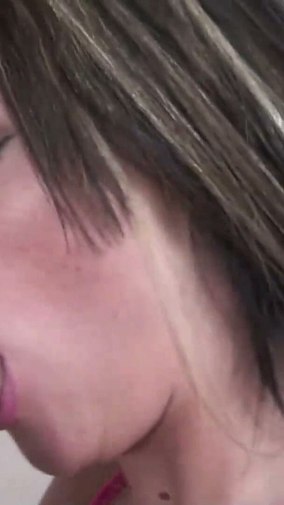Geiler Arsch dicke Titten und ne heisse Brunette | Clip 1
