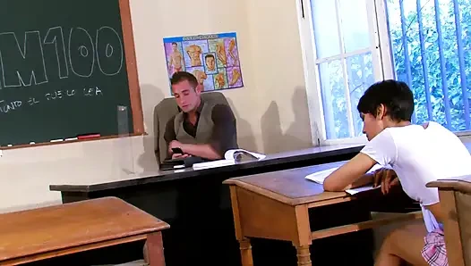 Üniversiteli kız götünü parmaklıyor