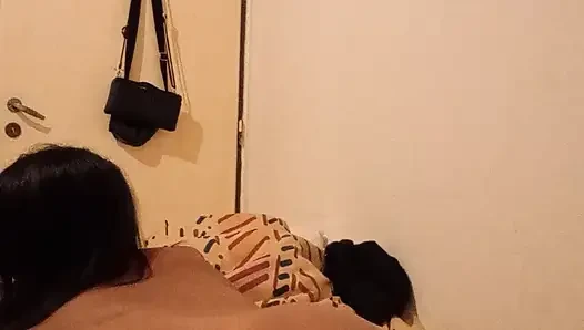 Одинокая девушка