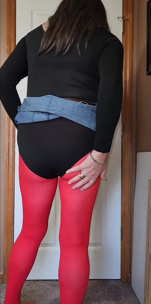 CD tease. Pantyhose, leotard, skirt. Feeling myself all over. | Clip 1