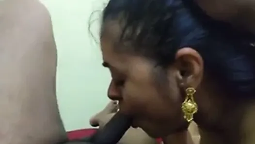 Nude Tamil mature aunty sucking cock of customer