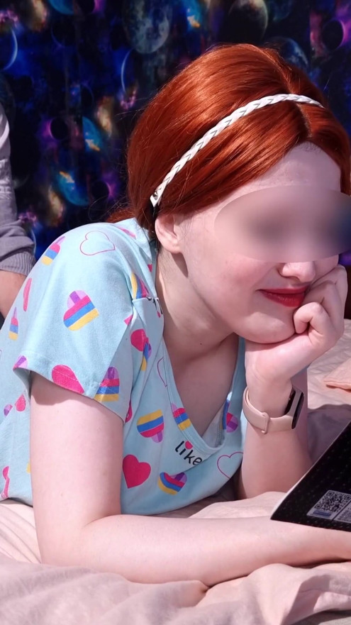 Sınavlara çalışırken üvey kızını sikiyor