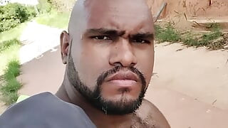 Tornando dal lavoro mi sono fermato a pisciare e ho finito per togliermi tutti i vestiti per strada