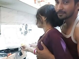 Primera vez sexo con india en la cocina