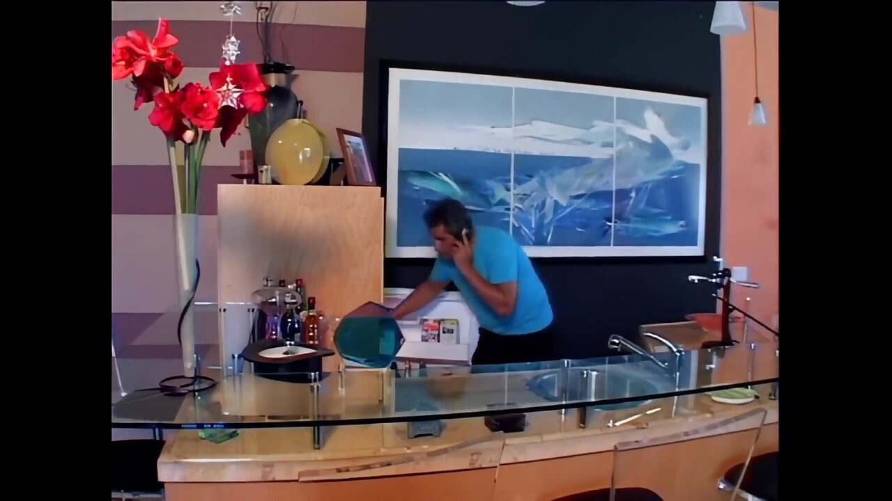 Kat: Büyük penisini küçük popomda hissetmek istiyorum