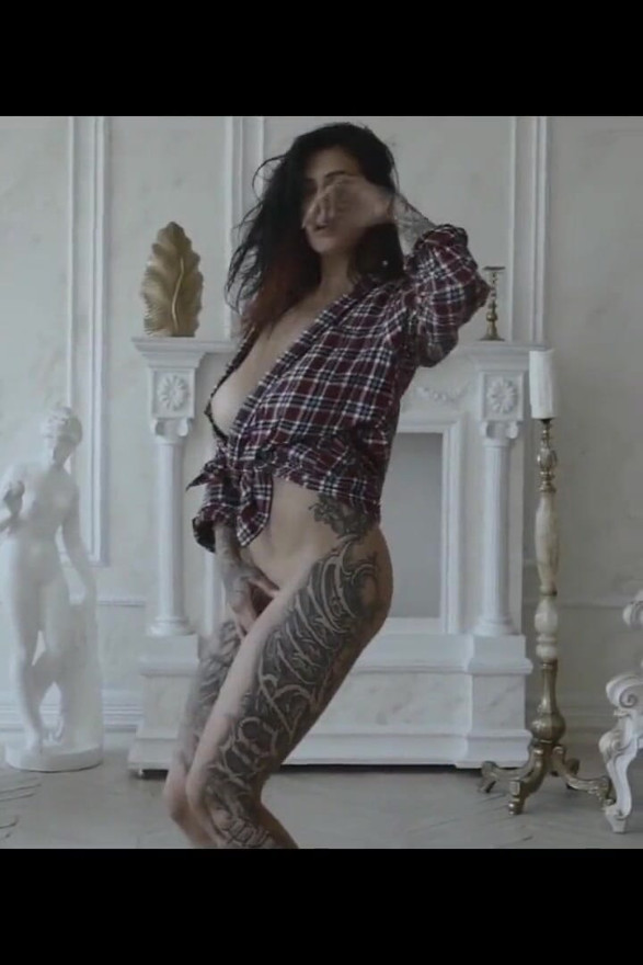 Plumpy tattooed MILF is dancing striptease