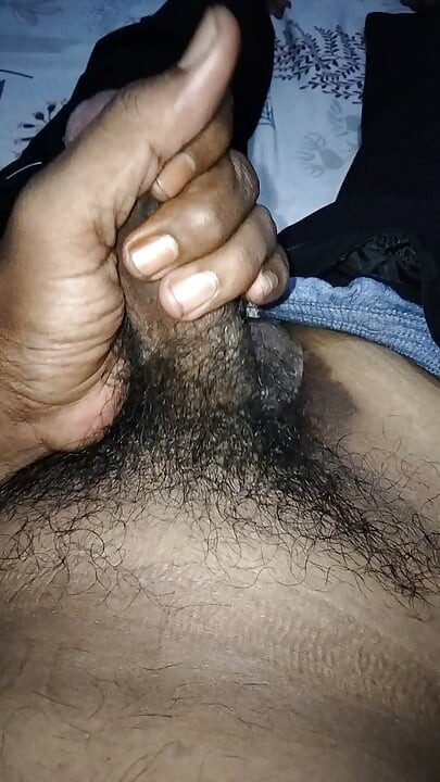 Sokakta seksi bir kadın gördükten sonra evde yalnızken titriyorum