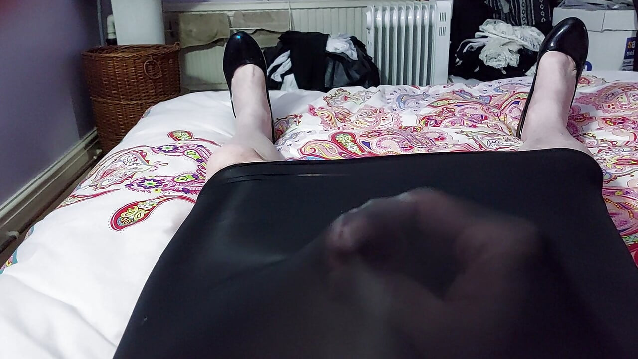 CD wank and cum in skirt