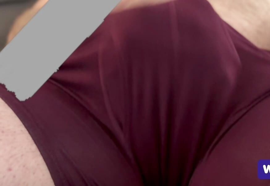 Arkadaşı yine içeri giriyor ve buna bayılıyor