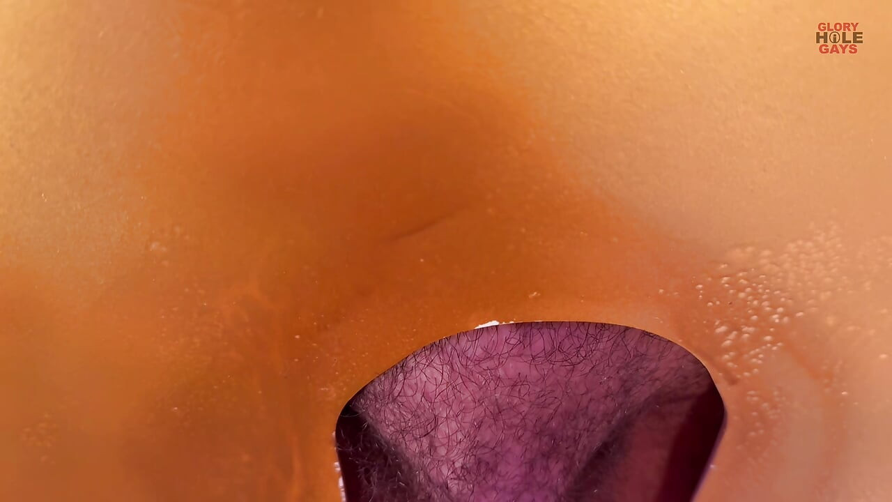 Gloryhole sepong kontol sampai dalam banget dan telan sperma