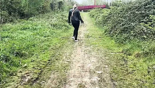 Nggak tahan lagi, kompilasi kencing di luar ruangan