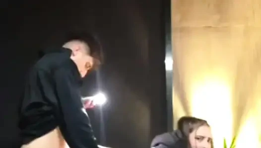 Schreiende hure hat meine muschi in einem telo gebrochen