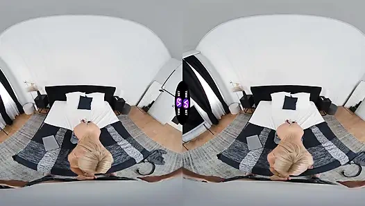 Azgın sarışın dizüstü bilgisayarını düzelttikten sonra yarağına biniyor - tmwvrnet