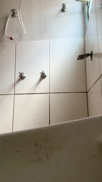 Alice Lima อาบน้ําและบีบหน้าอก | คลิป 2